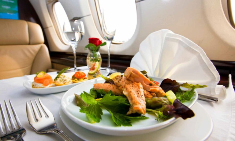 Catering Private Jets vs Commercial Flight Catering: Key Differences